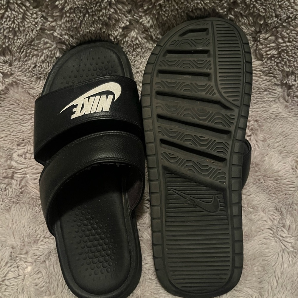 🪄BLACK NIKE TWO STRAP SANDALS 🪄